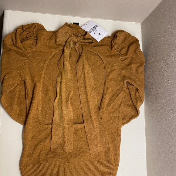 NWT Forever 21 Cropped Sweater with back cutout (size Junior's Medium) - Picture 2 of 3